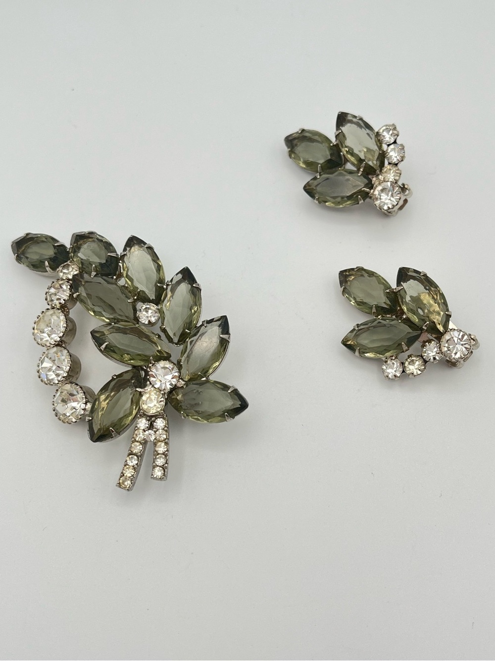 Vintage Juliana DeLizza Elster Smokey Gray Rhinestone Brooch Earring Set Mint